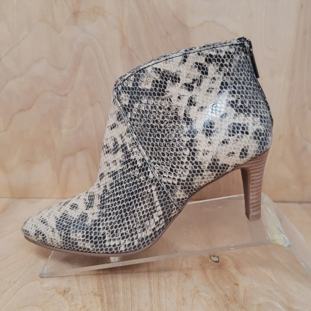 Seychelles Women's Ankle Boots Size 7.5 M Leather Snake Print Casual Dress Shoes